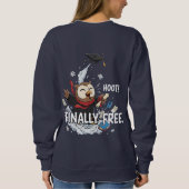 Funny Graduation Owl Finally Free Retro Cartoon  スウェットシャツ (裏面)