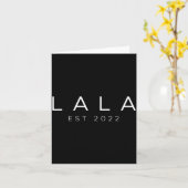 Funny Grandma Soon To Be Lala Est 2022 New Grandma カード (黄色い花)