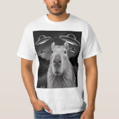 Funny Graphic Capybara Selfie with UFOs Weird Tシャツ (正面)