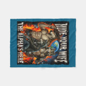 Funny Graphic Tee Hide Your Wife The Alpha Is Here フリースブランケット (正面(横))