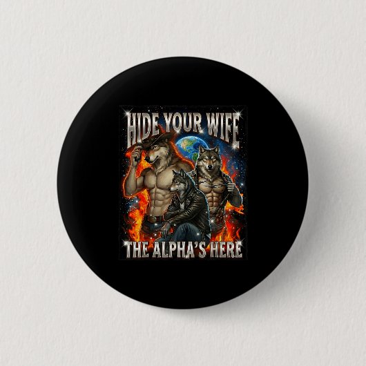 Funny Graphic Tee Hide Your Wife The Alpha Is Here 缶バッジ (正面)