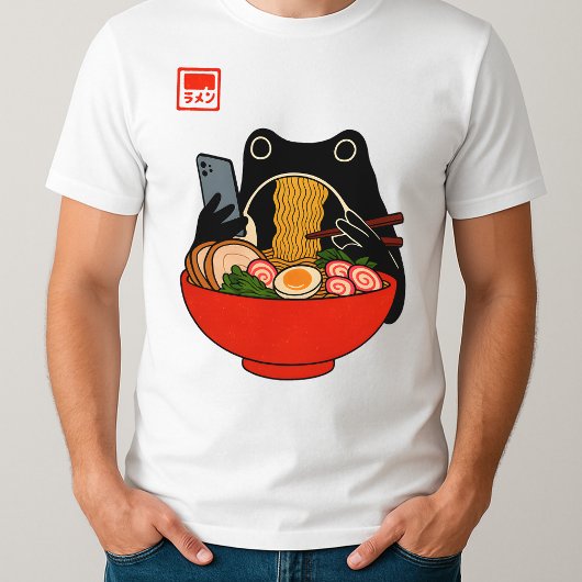 Funny Grumpy Frog Eat Ramen and Scroll Phone Art Tシャツ