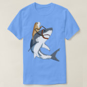 Funny Guinea Pig Riding Shark Tシャツ (デザイン正面)