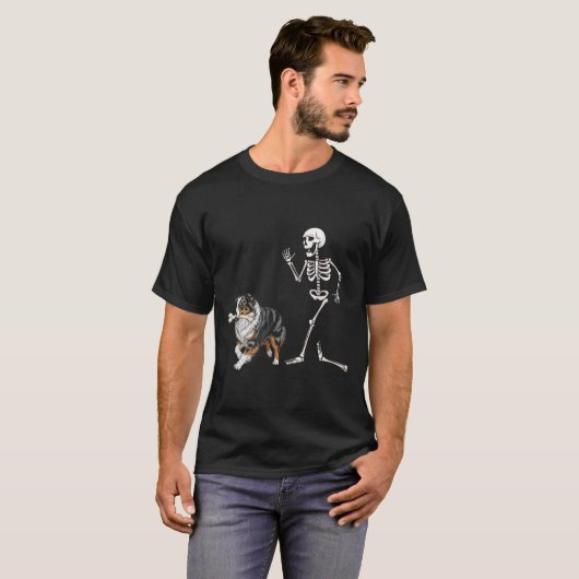 Funny Halloween Australian Shepherd And Skeleton Tシャツ (正面フル)