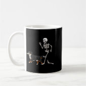 Funny Halloween Bernese Mountain Dog And Skeleton  コーヒーマグカップ (左)