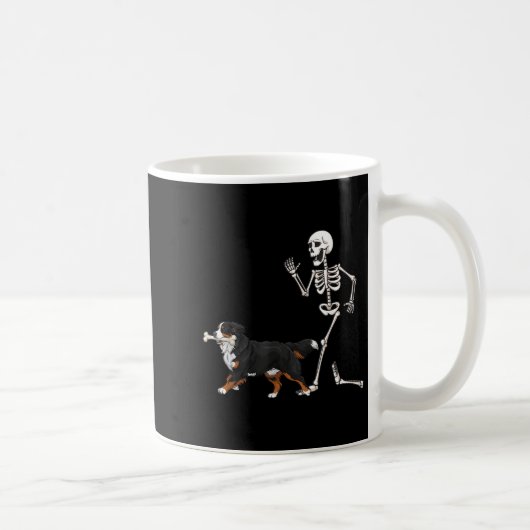 Funny Halloween Bernese Mountain Dog And Skeleton  コーヒーマグカップ (右)