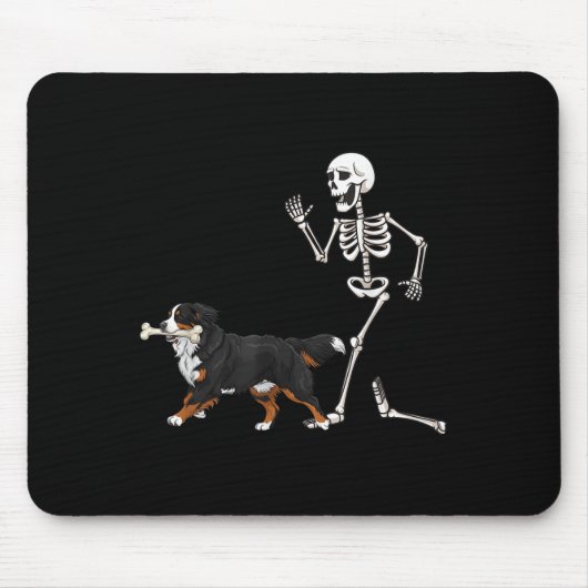 Funny Halloween Bernese Mountain Dog And Skeleton マウスパッド (正面)
