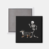 Funny Halloween Bernese Mountain Dog And Skeleton  マグネット (正面/裏面)