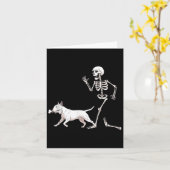 Funny Halloween Bull Terrier And Skeleton  カード (黄色い花)