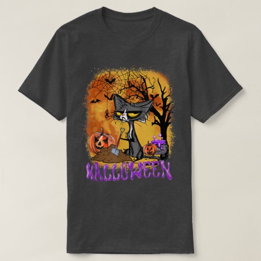 Funny Halloween Cat Bats Pumpkin Digging  Tシャツ (デザイン正面)
