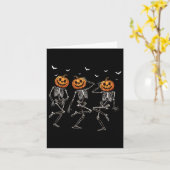 Funny Halloween Pumpkin Dancing Skeleton Costume W カード (黄色い花)
