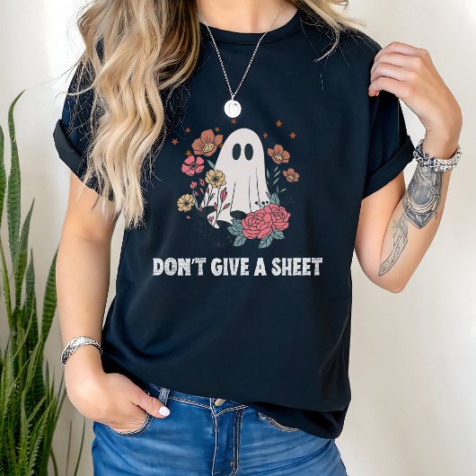 Funny Halloween Shirt with Cute Ghost and Flowers Tシャツ