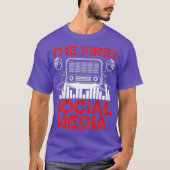 Funny Ham Radio Operator First Social Media Tシャツ (正面)
