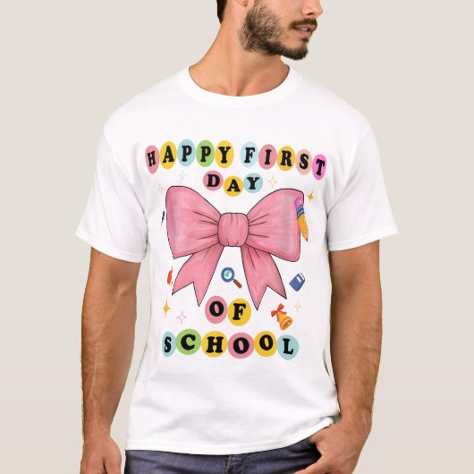 Funny Happy First Day Of School Design Tシャツ (正面)