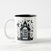 Funny Haunted Castle – “Shut Your Front Door” ツートーンマグカップ (左)