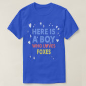 Funny Here Is A Boy Who Loves Foes  Tシャツ (デザイン正面)