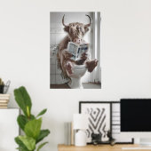 Funny Highland Cow Bathroom Print, Toilet ポスター (ホームオフィス)