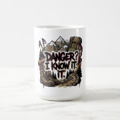 Funny hiking quote – “Danger? I know it” コーヒーマグカップ (中央)