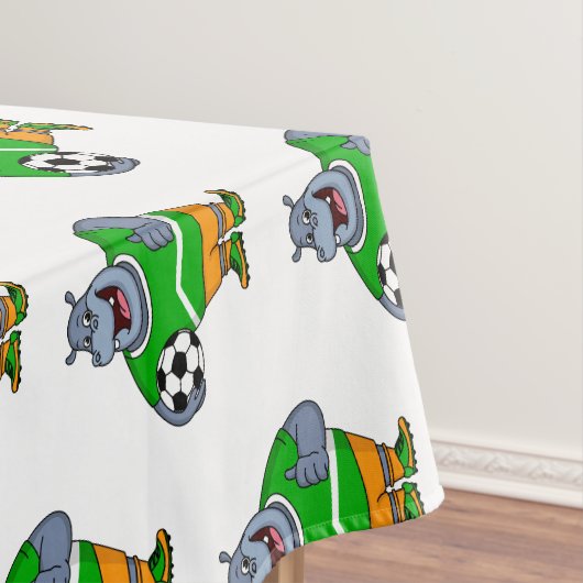 Funny hippo soccer player cartoon illustration テーブルクロス (インサイチュ)