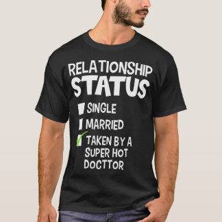 Funny His and Her Gift Idea Doctor Relationship St Tシャツ
