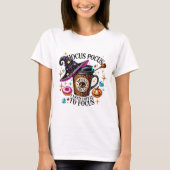 Funny Hocus Pocus I Need Coffee Witch Tシャツ (正面)