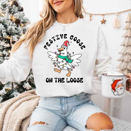 Funny Holiday Festive Goose on the Loose  スウェットシャツ