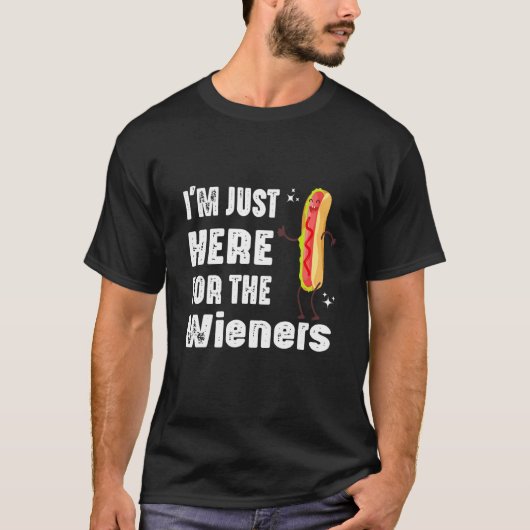 Funny Hot Dog I'm Just Here For The Wieners Sausag Tシャツ (正面)