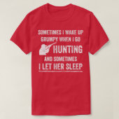 Funny Hunting Hunter Hunt Buck Deer Drinking Camo Tシャツ (デザイン正面)