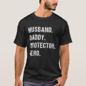 Funny Husband Daddy Protector Hero Best Dad Father Tシャツ (正面)