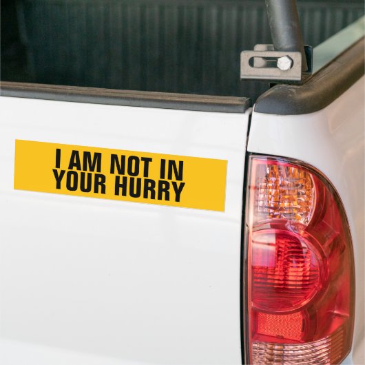 Funny "I Am Not In Your Hurry" Anti Tailgater バンパーステッカー (トラック上)