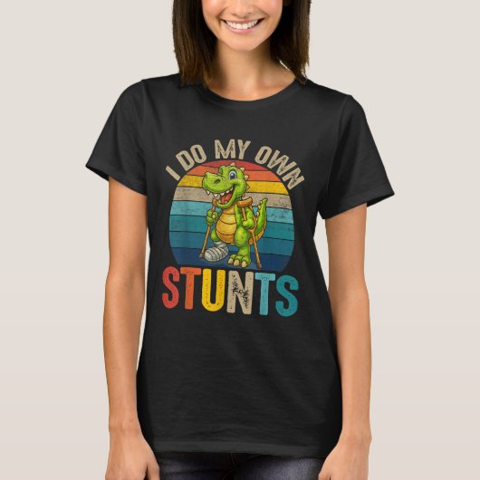 Funny I Do My Own Stunts Dinosaur Surgery Injured  Tシャツ (正面)
