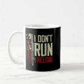 Funny I Don't Run I Reload Gun Rights American Fla コーヒーマグカップ (左)