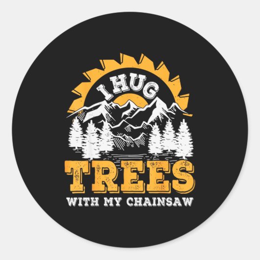 Funny I Hug Trees Chainsaw Logger Mountain Design ラウンドシール (正面)
