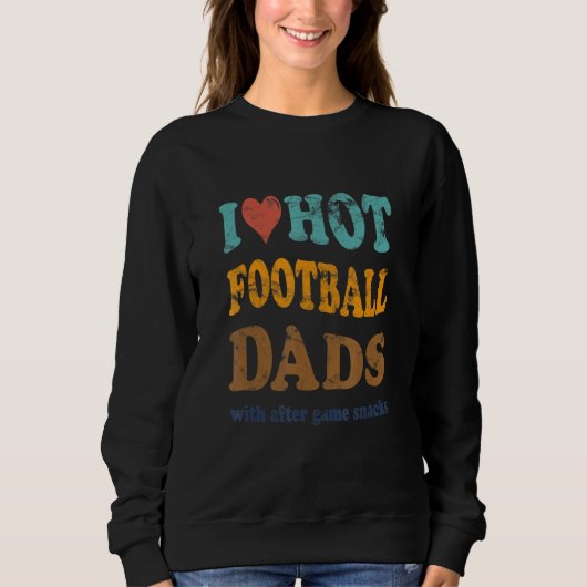 Funny I Love Hot Football Dads With After Game Sna スウェットシャツ (正面)