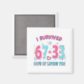 Funny I Survived 67 + 33 Days Of Loving You Valent マグネット (正面/裏面)