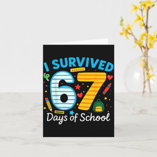 Funny I Survived 67 Days Of School Teacher Student カード (黄色い花)