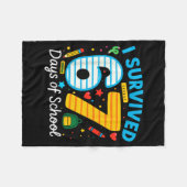 Funny I Survived 67 Days Of School Teacher Student フリースブランケット (正面(横))