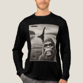 Funny iced out  Bigfoot  Watching for UFO believer トライブレンドＴシャツ (正面)