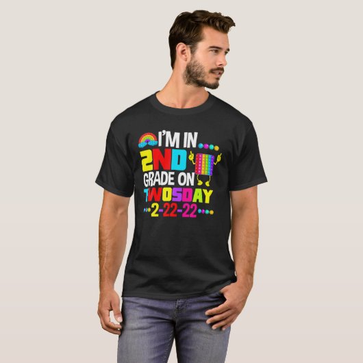Funny I'm In 2Nd Second Grade On Twosday February Tシャツ (正面フル)