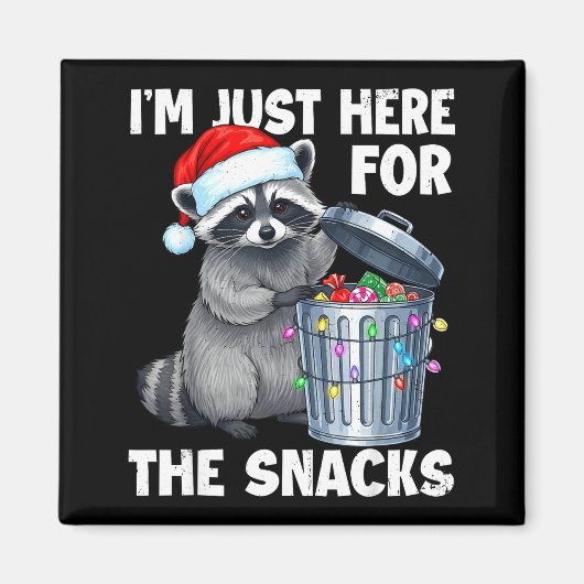 Funny I'm Just Here For The Snacks Raccoon Christm マグネット (正面)
