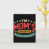 Funny I'm Mom's Favorite Son Daughter In Law Favor カード (黄色い花)
