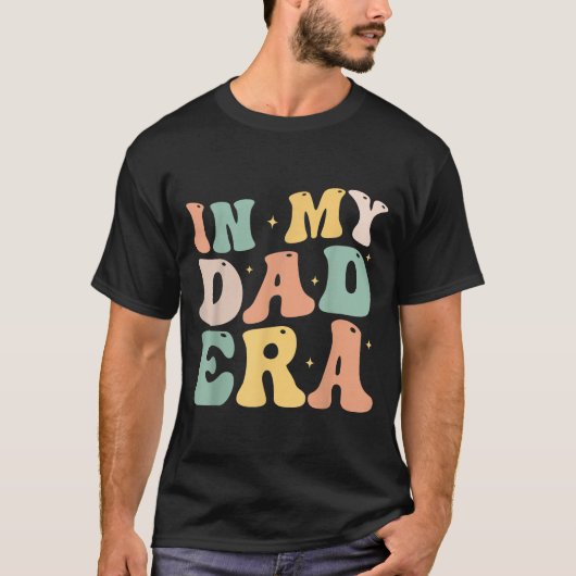Funny In My Daddy Era Lover Groovy Retro Daddy Fat Tシャツ (正面)