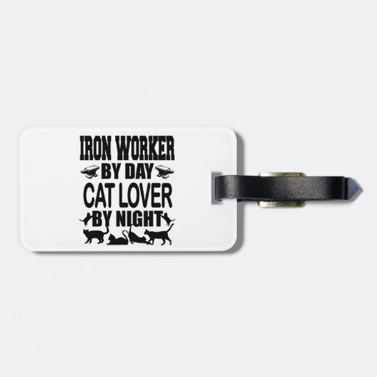 Funny Iron Worker by Day Cat Lover by Night ラゲッジタグ (裏面横)