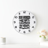 Funny Iron Worker by Day Cat Lover by Night ラージ壁時計 (ホーム)