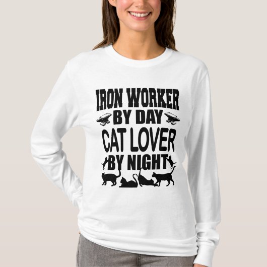 Funny Iron Worker by Day Cat Lover by Night Tシャツ (正面)