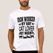 Funny Iron Worker by Day Cat Lover by Night Tシャツ (正面)