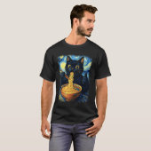Funny Japanese Black Kawaii Cat Kitten Eating Rame Tシャツ (正面フル)