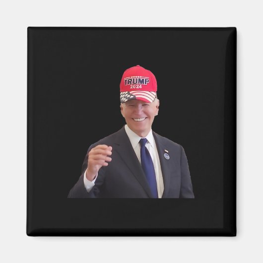 Funny Joe Biden Dons Trump 2024 Cap  マグネット (正面)