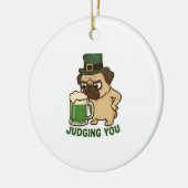 Funny Judging Pug St. Patrick's Day Green Beer セラミックオーナメント (左)