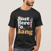Funny Just Here To Bang 4th of July Pyrotechnics P Tシャツ (正面)